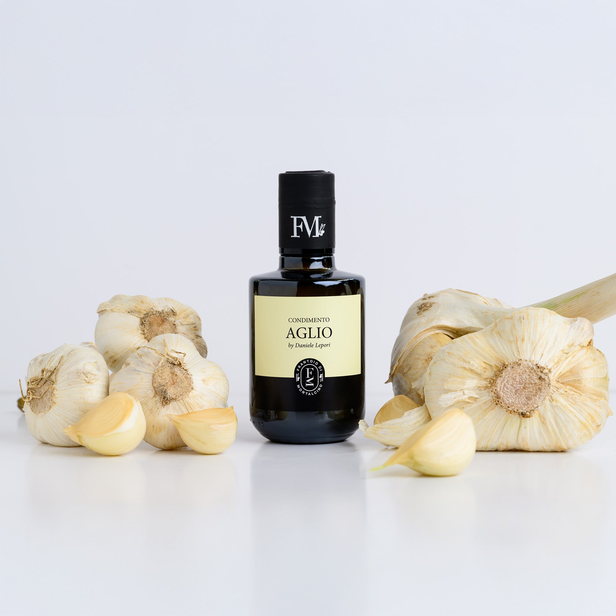 Toscano IGP Aglio garlic olive oil — bottle front view